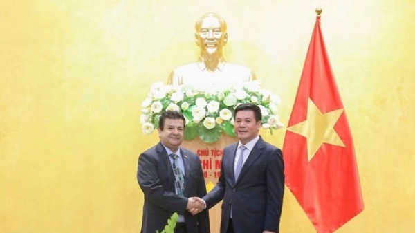 Minister of Industry and Trade receives Ambassador of Chile to Vietnam
