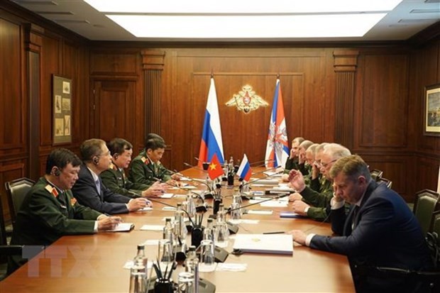 Deputy Defence Minister Hoang Xuan Chien visits Russia