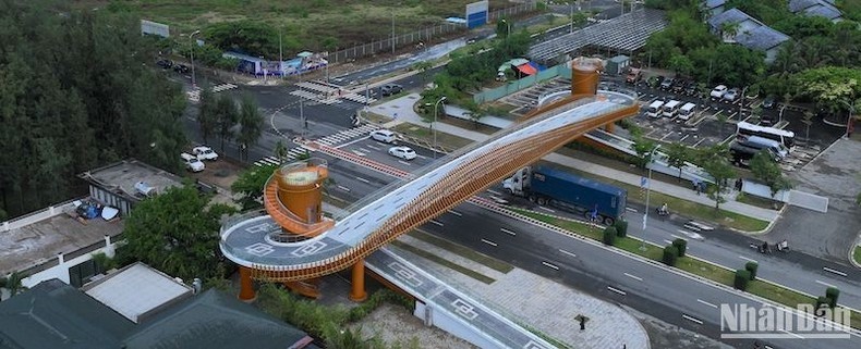 The Vietnam-Japan Friendship Bridge across Nguyen Tat Thanh Street. (Photo: ANH DAO)