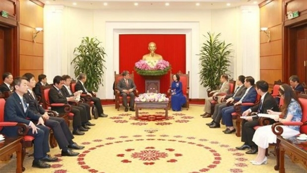 Party Politburo Truong Thi Mai receives Chairman of LDP’s Policy Research Council