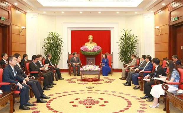 Party Politburo Truong Thi Mai receives Chairman of LDP’s Policy Research Council