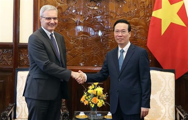 President Vo Van Thuong receives outgoing French Ambassador
