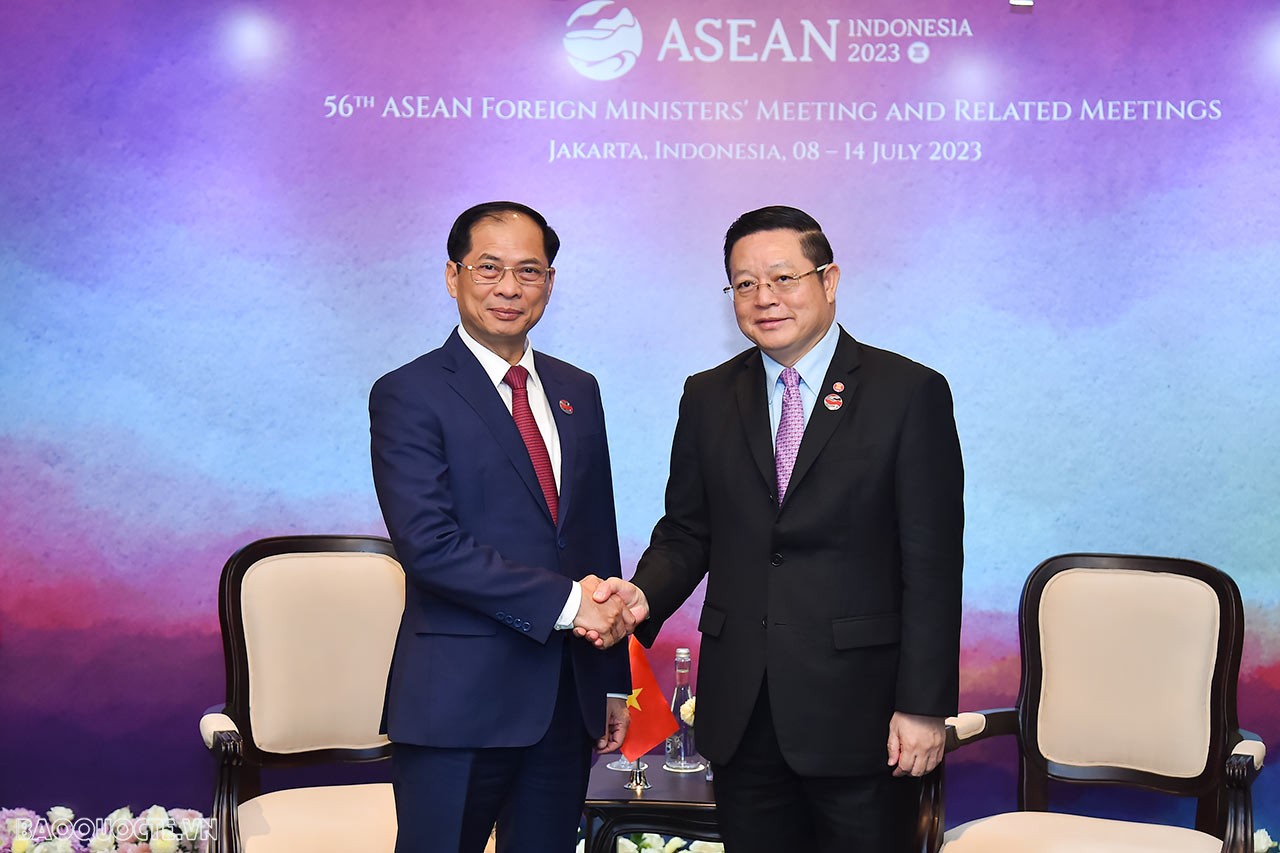 AMM-56: Foreign Minister Bui Thanh Son meets ASEAN Secretary-General in Jakarta AMM-56: Foreign Minister Bui Thanh Son meets ASEAN Secretary-General in Jakarta