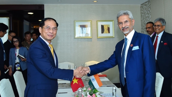 AMM-56: Foreign Minister Bui Thanh Son meets Indian, Australian counterparts