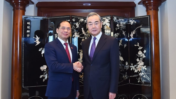 AMM-56: Foreign Minister Bui Thanh Son, Chinese senior official have a meeting