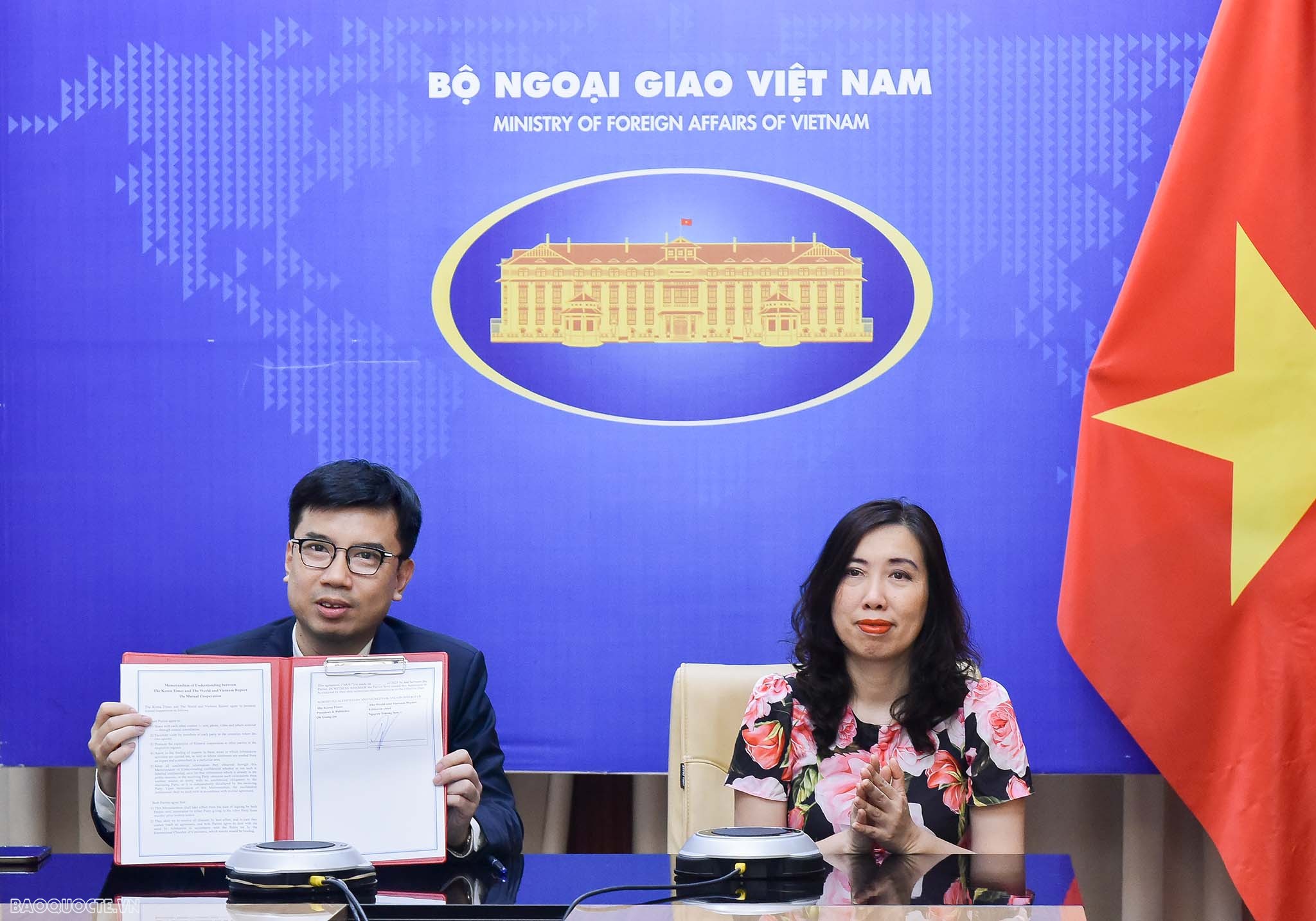 The World & Vietnam Report and Korea Times signed MOU on sharing content