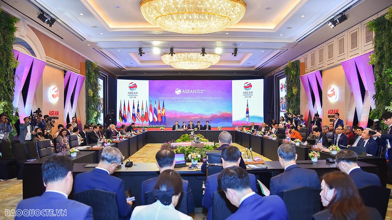 AMM-56: Foreign Minister Bui Thanh Son attends meetings between ASEAN and Japan, RoK,EU, UK, Canada, PMC+3