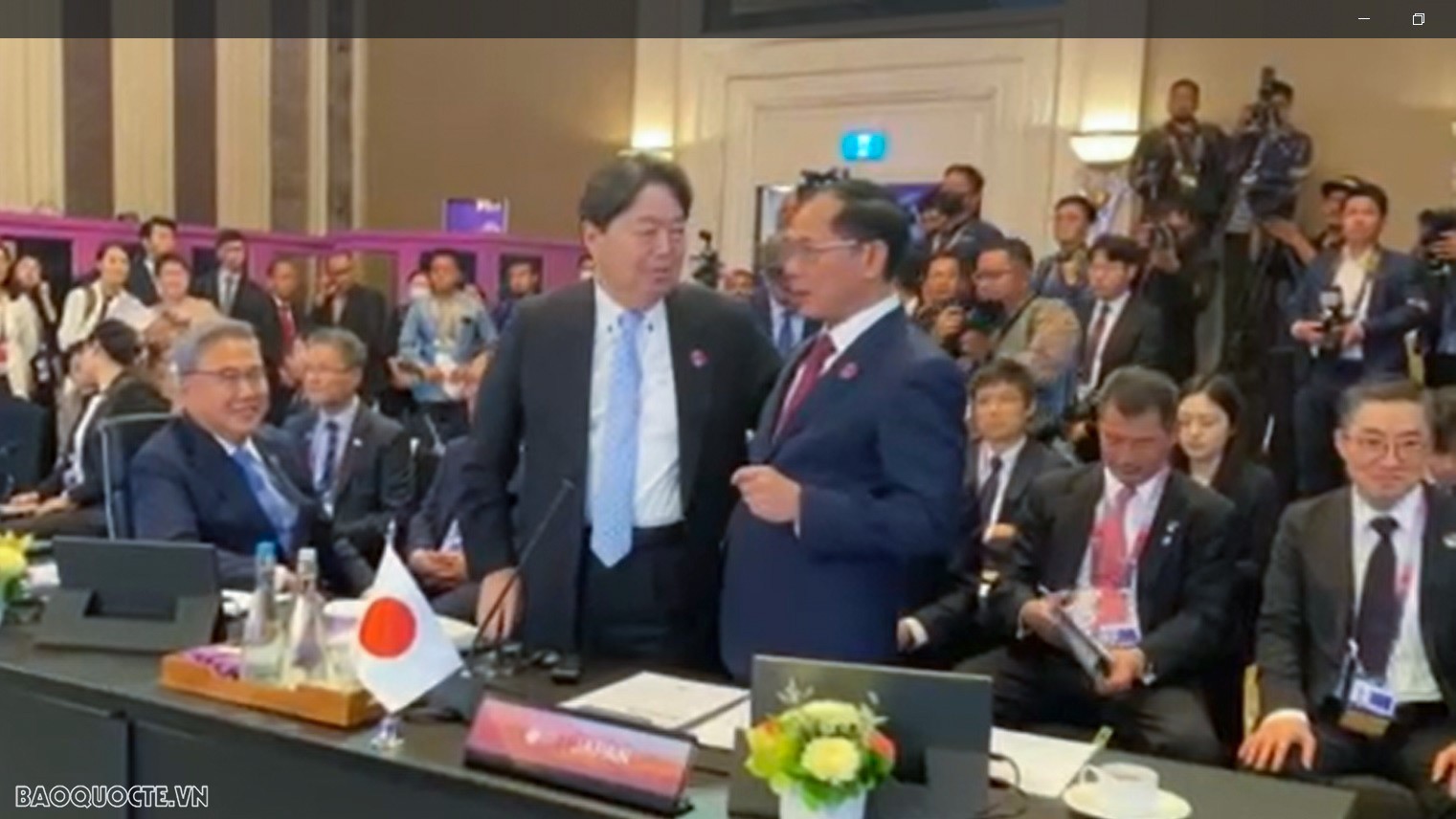 AMM-56: Bộ trưởng Ngoại giao Bùi Thanh Sơn gặp Bộ trưởng Ngoại giao Nhật Bản Hayashi Yoshimasa