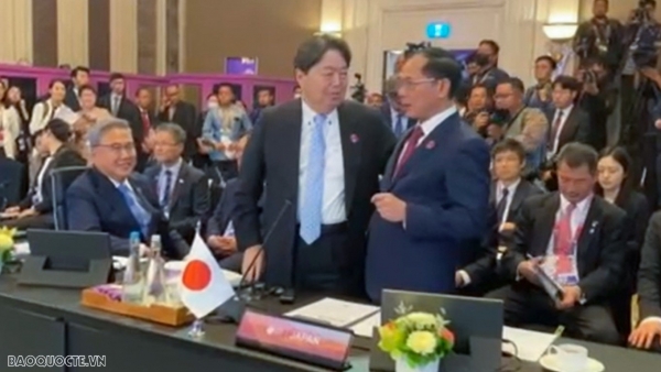 AMM-56: Vietnam, Japan Foreign Ministers have a meeting