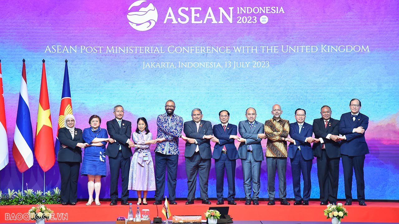 AMM-56: Foreign Minister Bui Thanh Son attends meetings between ASEAN and partners