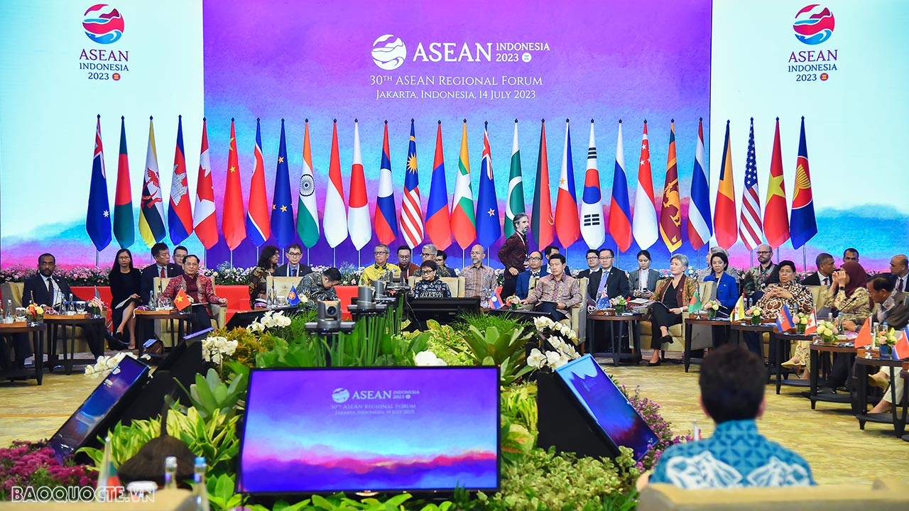 AMM-56: Foreign Minister Bui Thanh Son attends 30th ASEAN Regional Forum