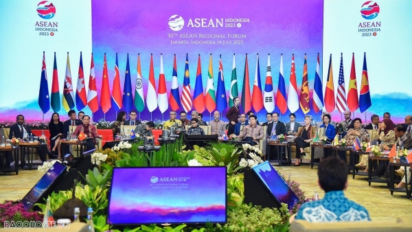 AMM-56: Foreign Minister Bui Thanh Son attended 30th ASEAN Regional Forum (ARF)