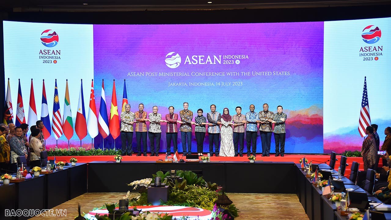 AMM-56: Foreign Minister Bui Thanh Son attends EAS Foreign Ministers'Meeting, ASEAN-US