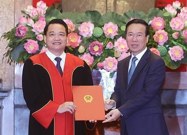 President Vo Van Thuong presented appointment decision to Judge of Supreme People’s Court