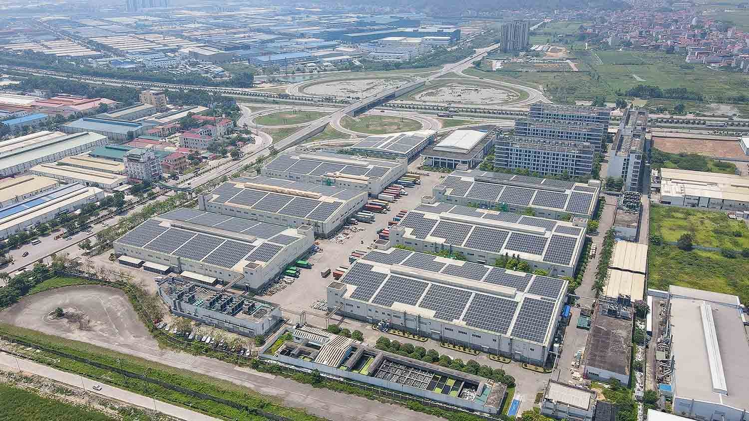 một dự án điện mặt trời do Công ty CME Solar triển khai lắp đặt tại Công ty Hồng Hải Foxconn- Bắc Giang. (Ảnh: Bảo Chi)