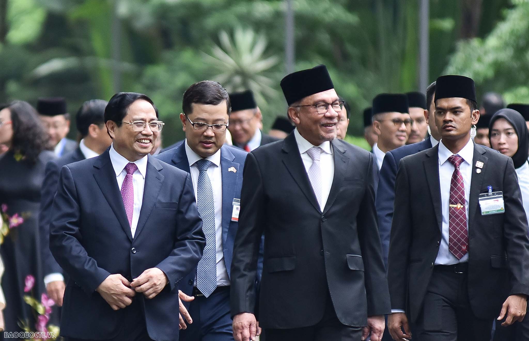 Đại sứ Malaysia tại Việt Nam Tan Yang Tha khẳng định, chuyến thăm thể hiện mong muốn của cả hai nước trong việc tiếp tục củng cố và phát triển thực chất quan hệ Đối tác chiến lược được thiết lập từ năm 2015. Đồng thời, cho biết, Malaysia sẵn sàng hỗ trợ v
