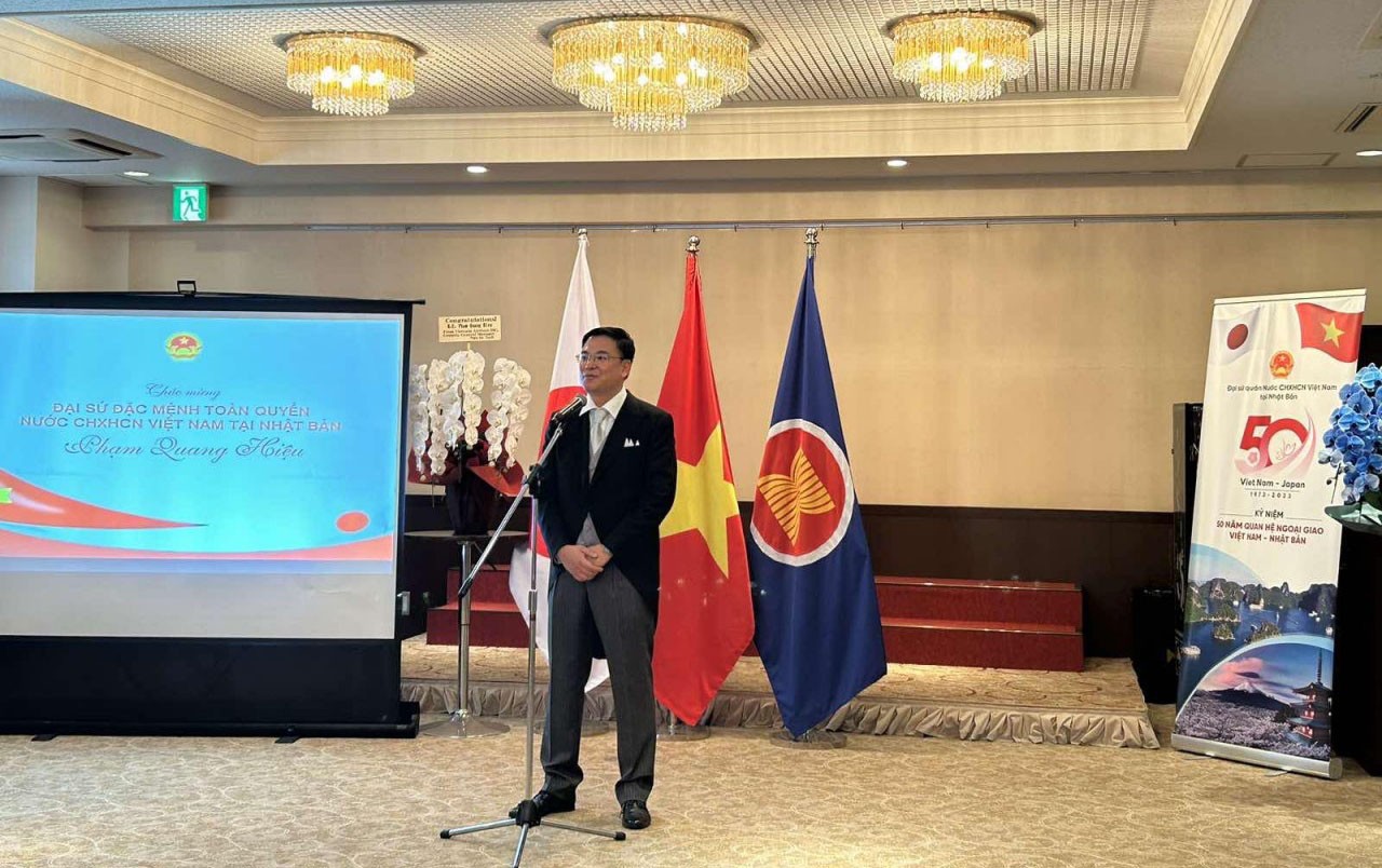 Vietnamese Ambassador presents credentials to Japanese Emperor