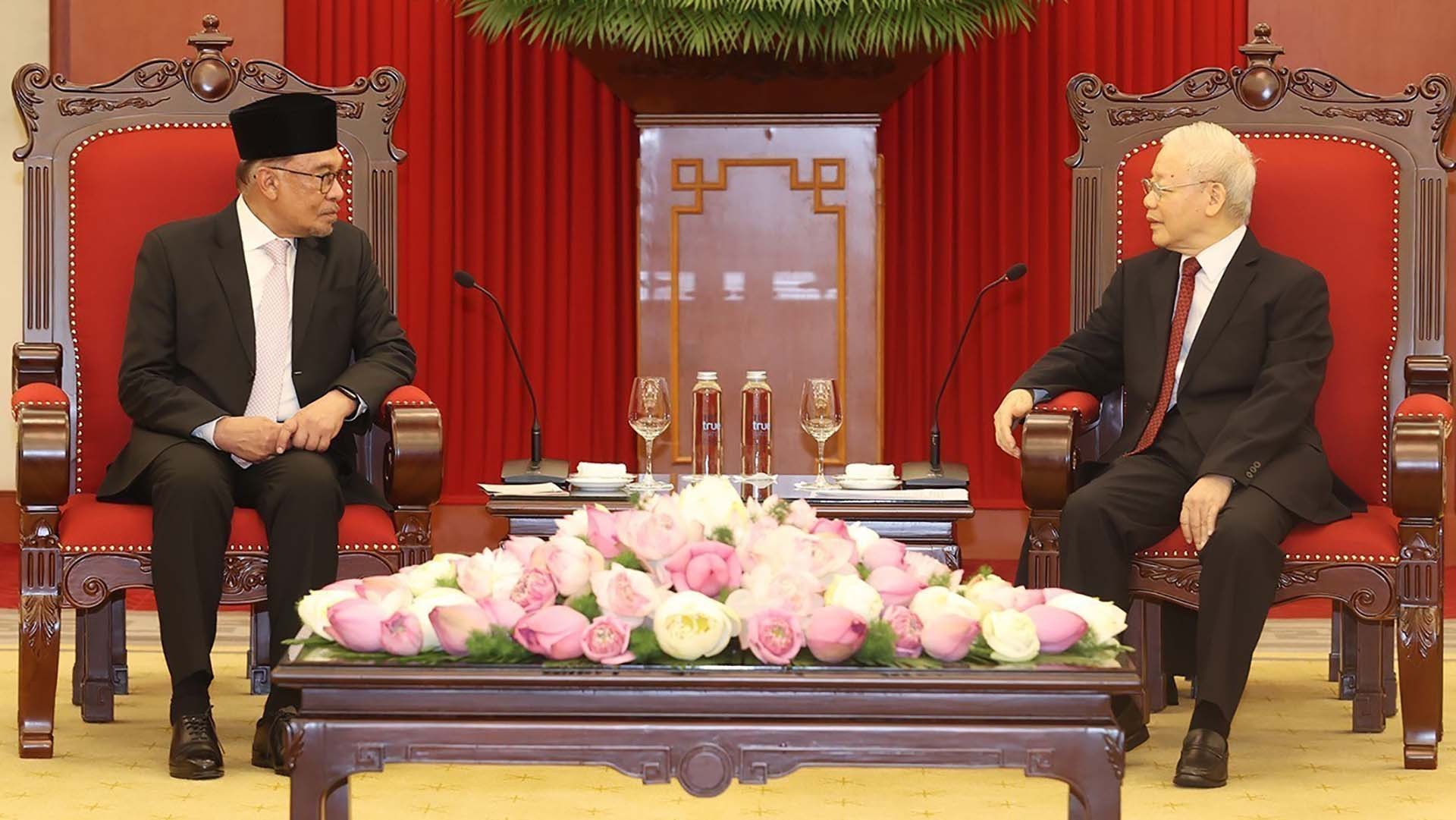 Tổng Bí thư Nguyễn Phú Trọng tiếp Thủ tướng Malaysia Anwar Ibrahim thăm chính thức Việt Nam. (Nguồn: TTXVN)