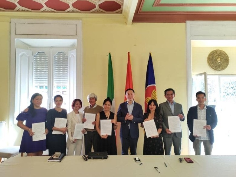 Union gathers presidents of Vietnamese people"s associations in Italy | Society | Vietnam+ (VietnamPlus)