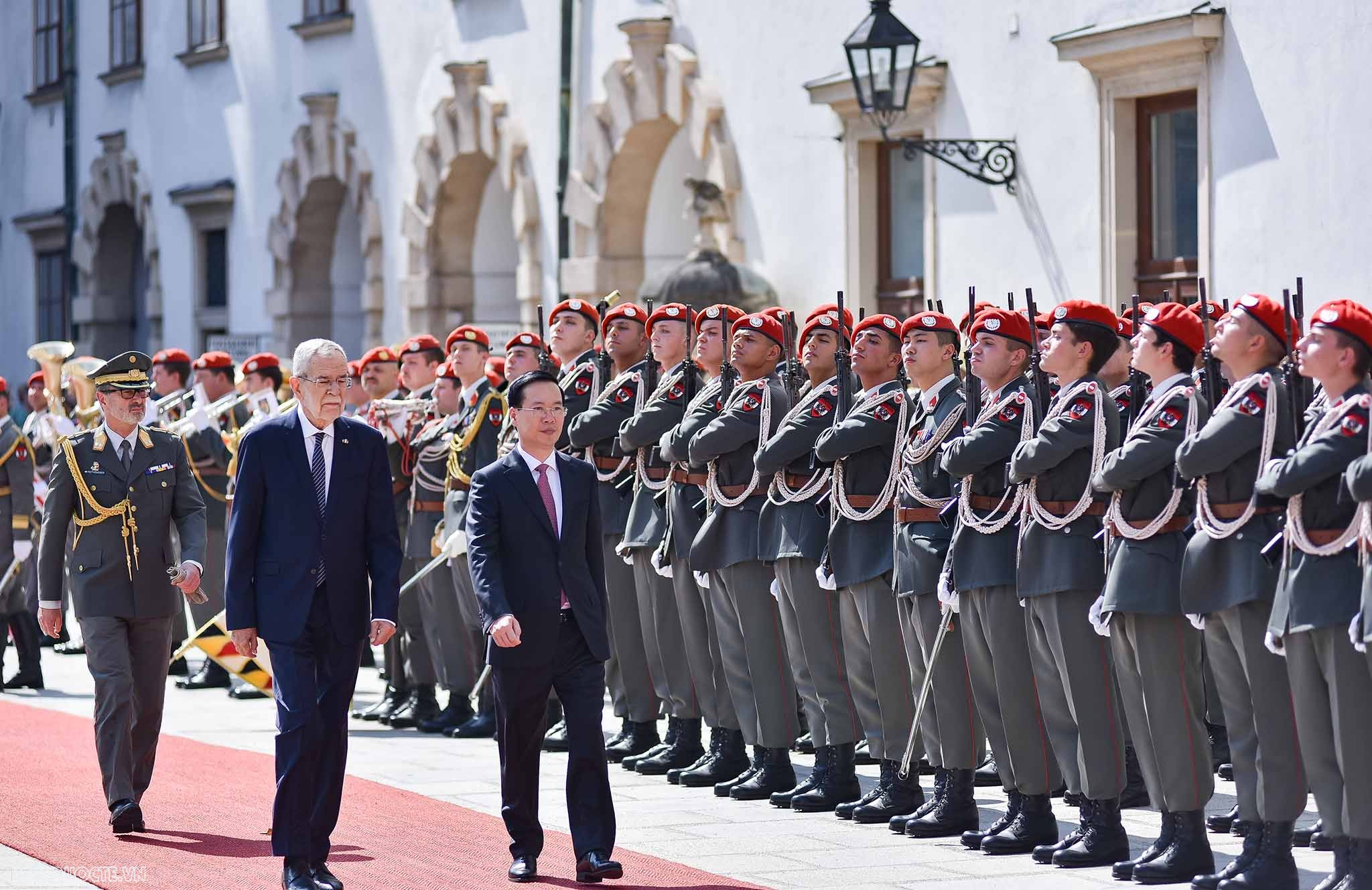 Official welcome ceremony held for President Vo Van Thuong in Vienna