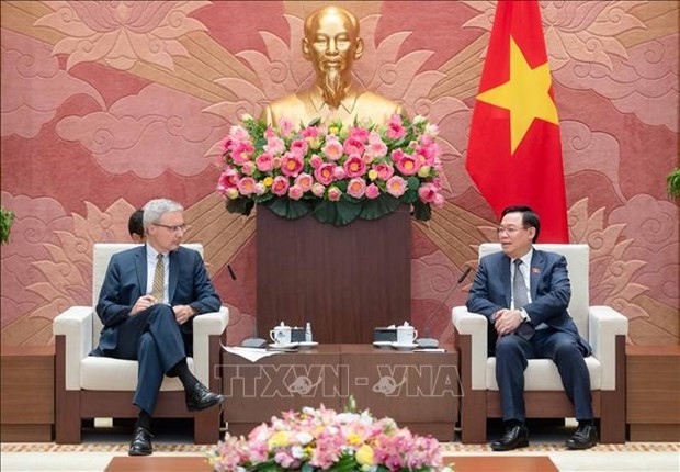NA Chairman received outgoing French Ambassador to Vietnam