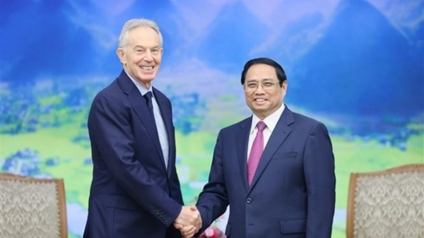 Prime Minister Pham Minh Chinh receives former UK PM Tony Blair