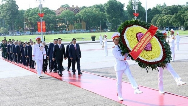 Vietnamese leaders commemorate war martyrs, President Ho Chi Minh