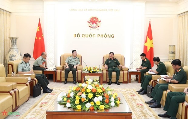 Deputy Defence Minister receives China's Defence Attaché in Vietnam