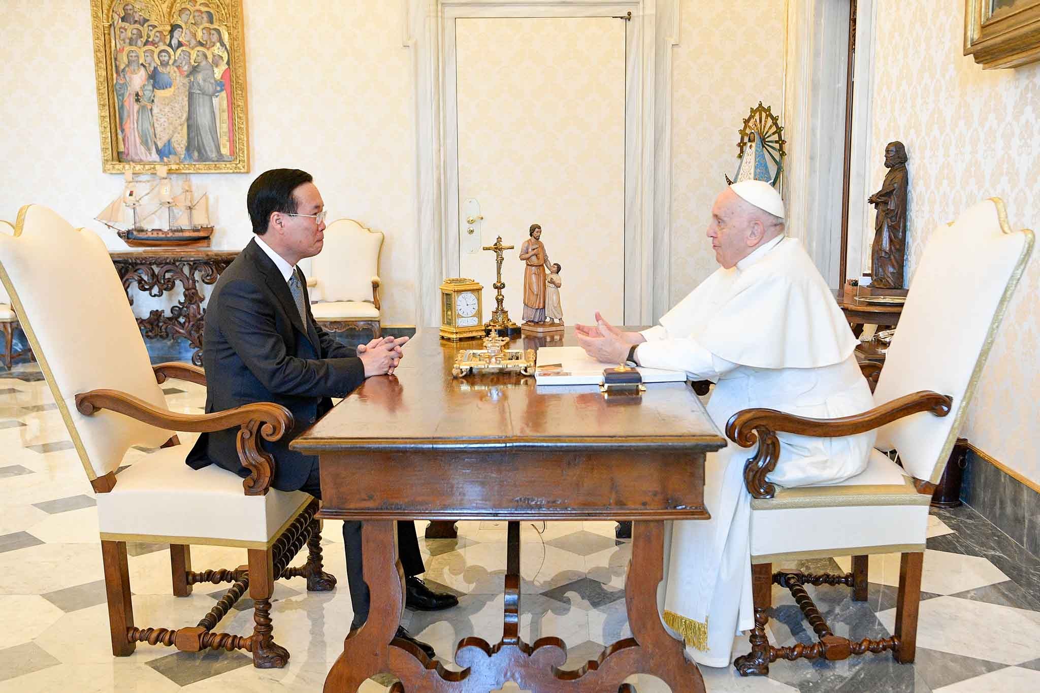 President Vo Van Thuong visits the Vatican, meets with Pope Francis