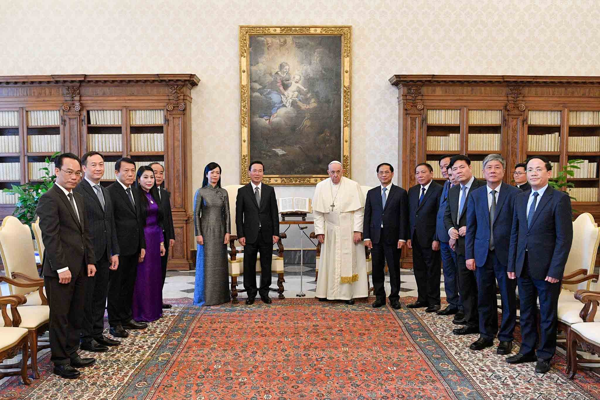 President Vo Van Thuong visits the Vatican, meets with Pope Francis