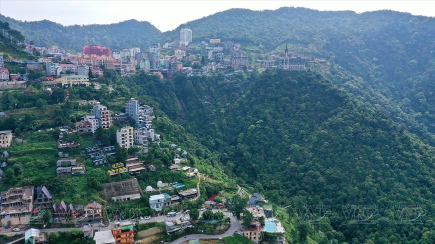 A panoramic view of Tam Dao, a popular tourist destination that attracts visitors from all over the world and boasts a range of offerings, such as resorts, eco-tourism, adventure, research, and spiritual and cultural exploration. (Photo: VNA)