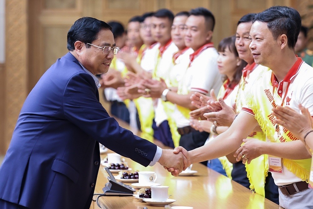 (07.29) Thủ tướng Phạm Minh Chính gặp mặt người hiến máu tình nguyện tiêu biểu toàn quốc. (Nguồn: Dương Giang/TTXVN)