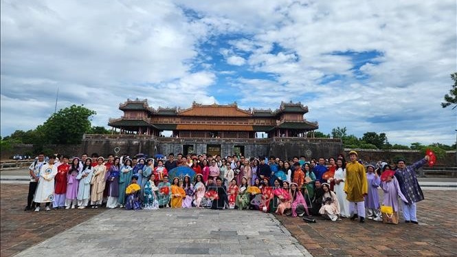 Vietnam Summer Camp 2023: Young OVs experience wearing Ao Dai in Thua Thien-Hue