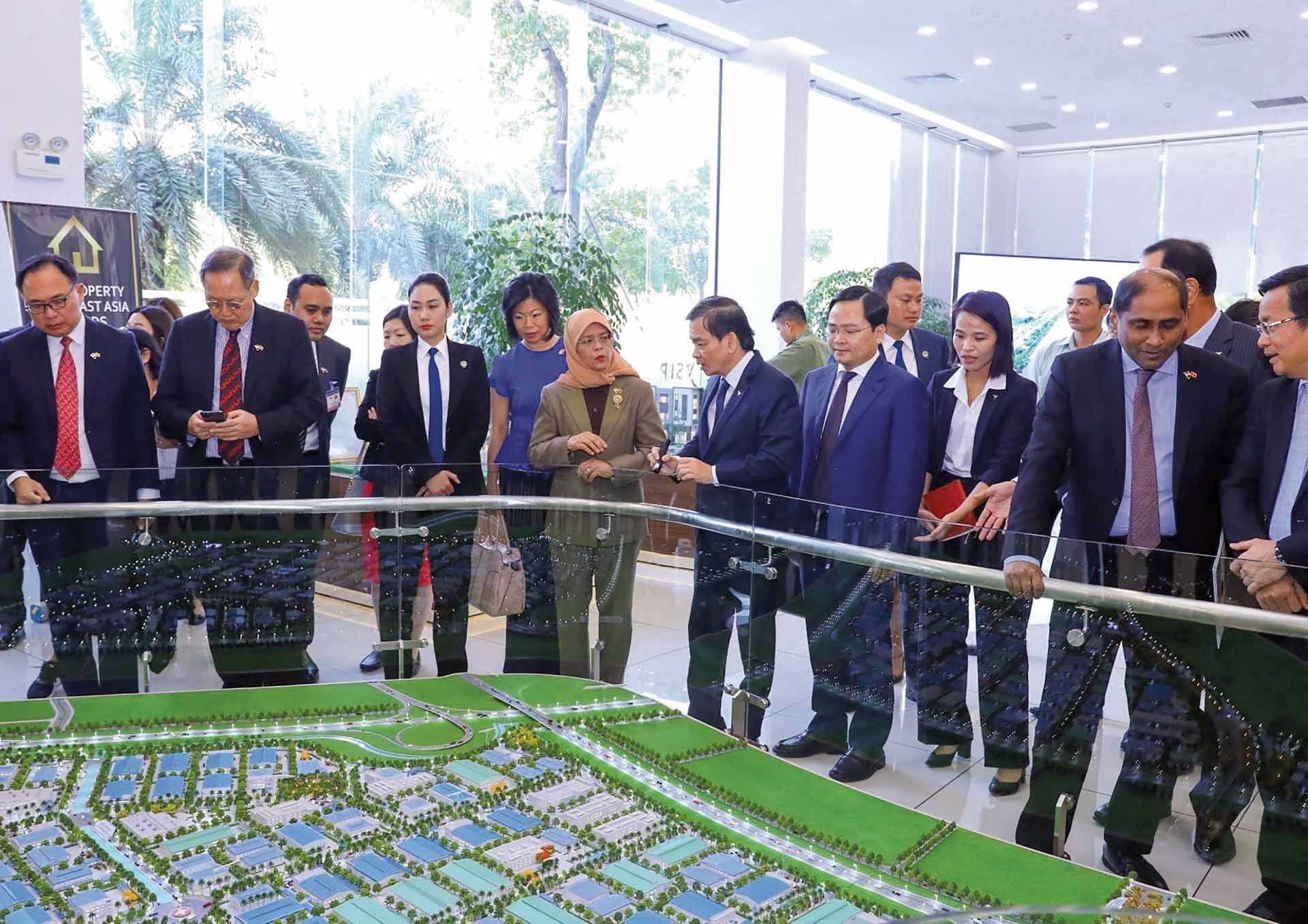 Tổng thống Singapore Halimah Yacob đến thăm Khu Công nghiệp VSIP Bắc Ninh, ngày 18/10/2022.