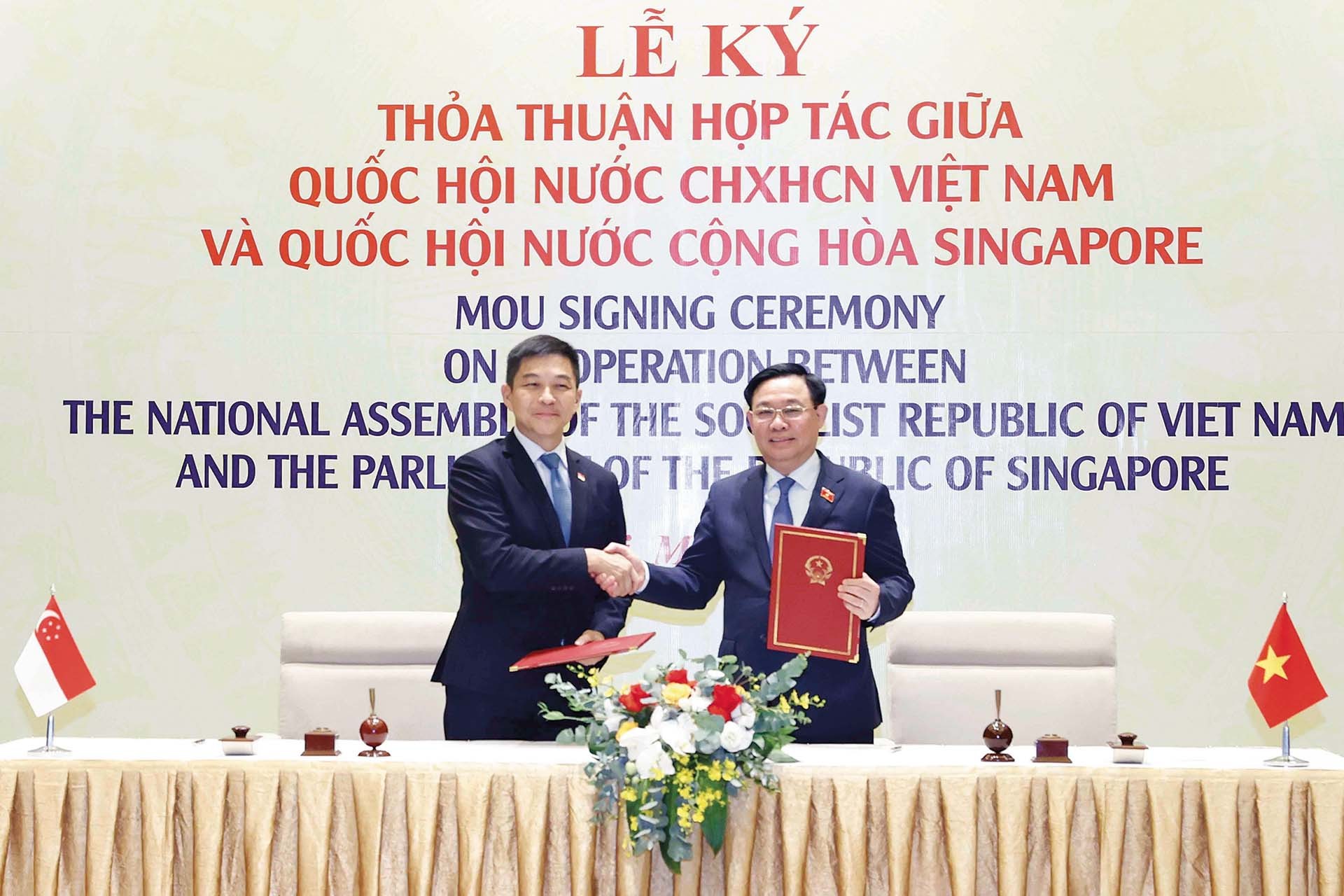 Ngày 18/5/2022, Chủ tịch Quốc hội Vương Đình Huệ và Chủ tịch Quốc hội Singapore Tan Chuan-Jin cùng thực hiện Lễ ký Thỏa thuận hợp tác giữa hai Quốc hội Việt Nam và Singapore.