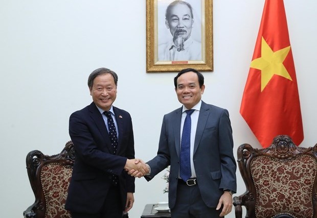 Deputy PM Tran Luu Quang receives JICA Senior Vice President