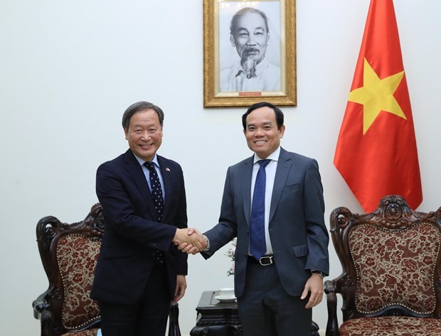 Deputy PMTran Luu Quang receives JICA Executive Senior Vice President