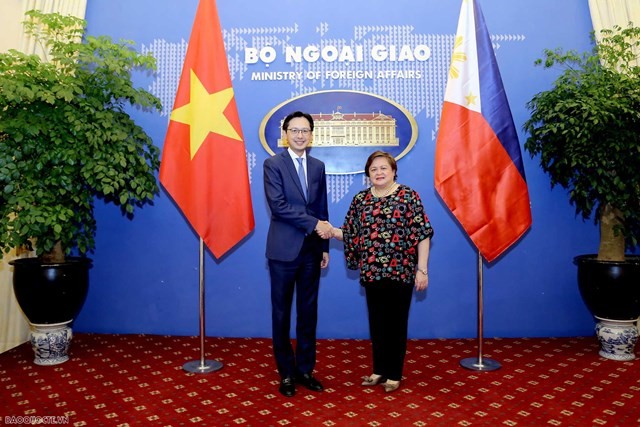 Vietnam, Philippines Foreign Ministries hold first political consultation