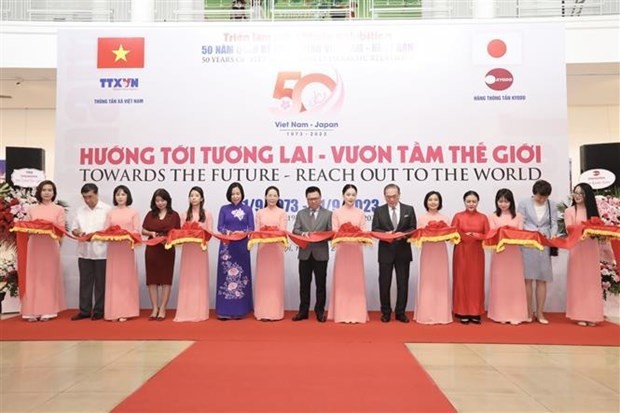 Photo Exhibition on Vietnam-Japan ties opens in Hanoi