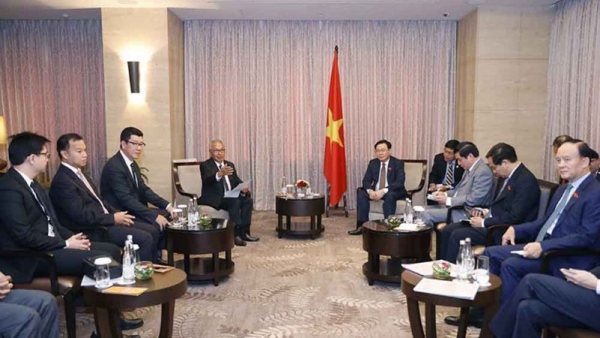 NA Chairman Vuong Dinh Hue receives Indonesia-Vietnam Friendship Association President