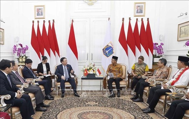 NA Chairman Vuong Dinh Hue receives Jakarta Governor Heru Budi Hartono