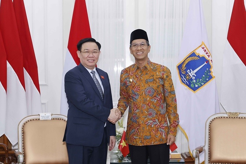 NA Chairman Vuong Dinh Hue receives Jakarta Governor Heru Budi Hartono