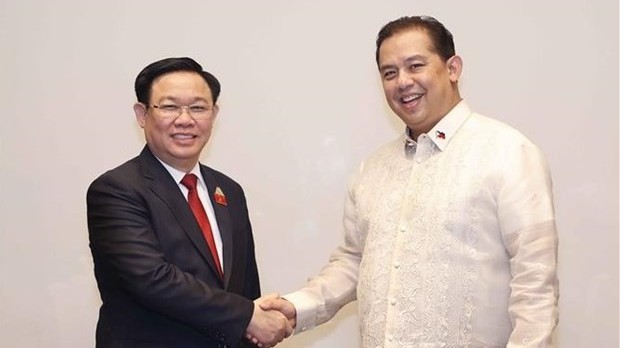 NA Chairman Vuong Dinh Hue meets Philippine Lower House Speaker in Jakarta