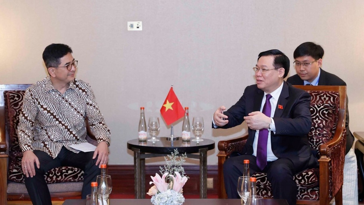 NA Chairman Vuong Dinh Hue receives Head of Indonesian Chamber of Commerce and Industry