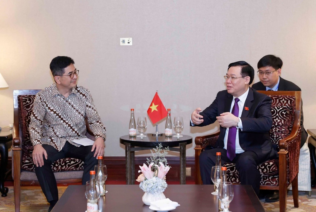 NA Chairman Vuong Dinh Hue receives Head of Indonesian Chamber of Commerce and Industry
