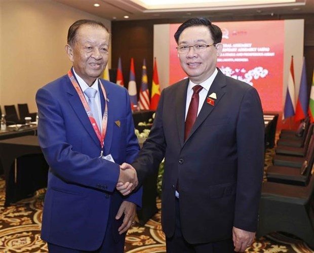 NA Chairman Vuong Dinh Hue meets Speaker of Thailand&rsquo;s Lower House in Jakarta