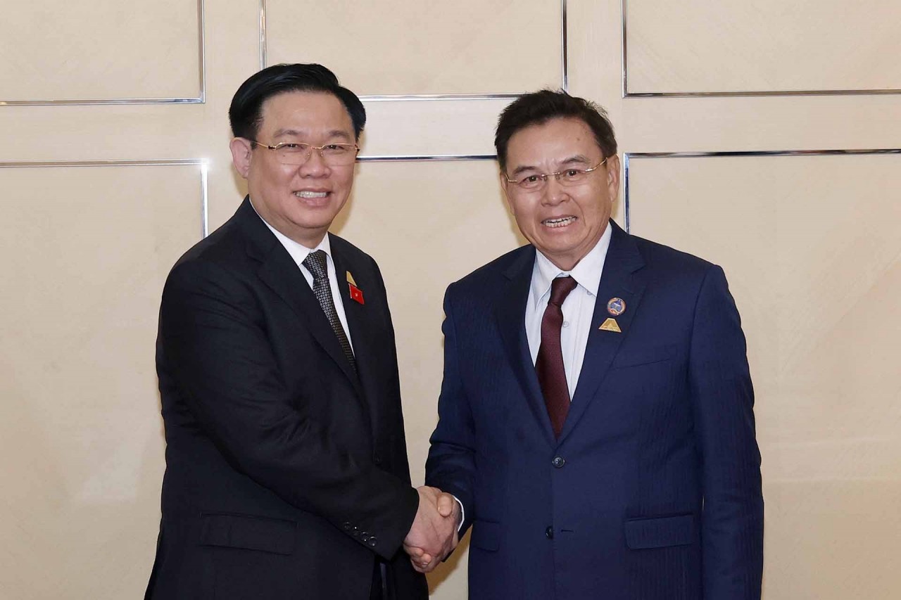 Vietnam, Laos NA Chairmen meet on occasion of AIPA-44
