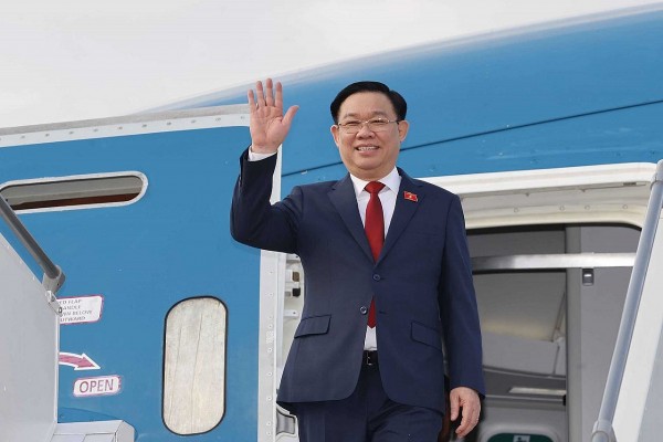 NA Chairman Vuong Dinh Hue arrived in Tehran, beginning official visit to Iran