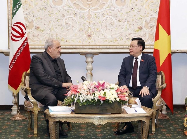 NA Chairman Vuong Dinh Hue receives Iranian Minister of Industry, Mine, Trade