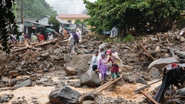 PM Pham Minh Chinh urges efforts to mitigate damage from landslides, flash floods